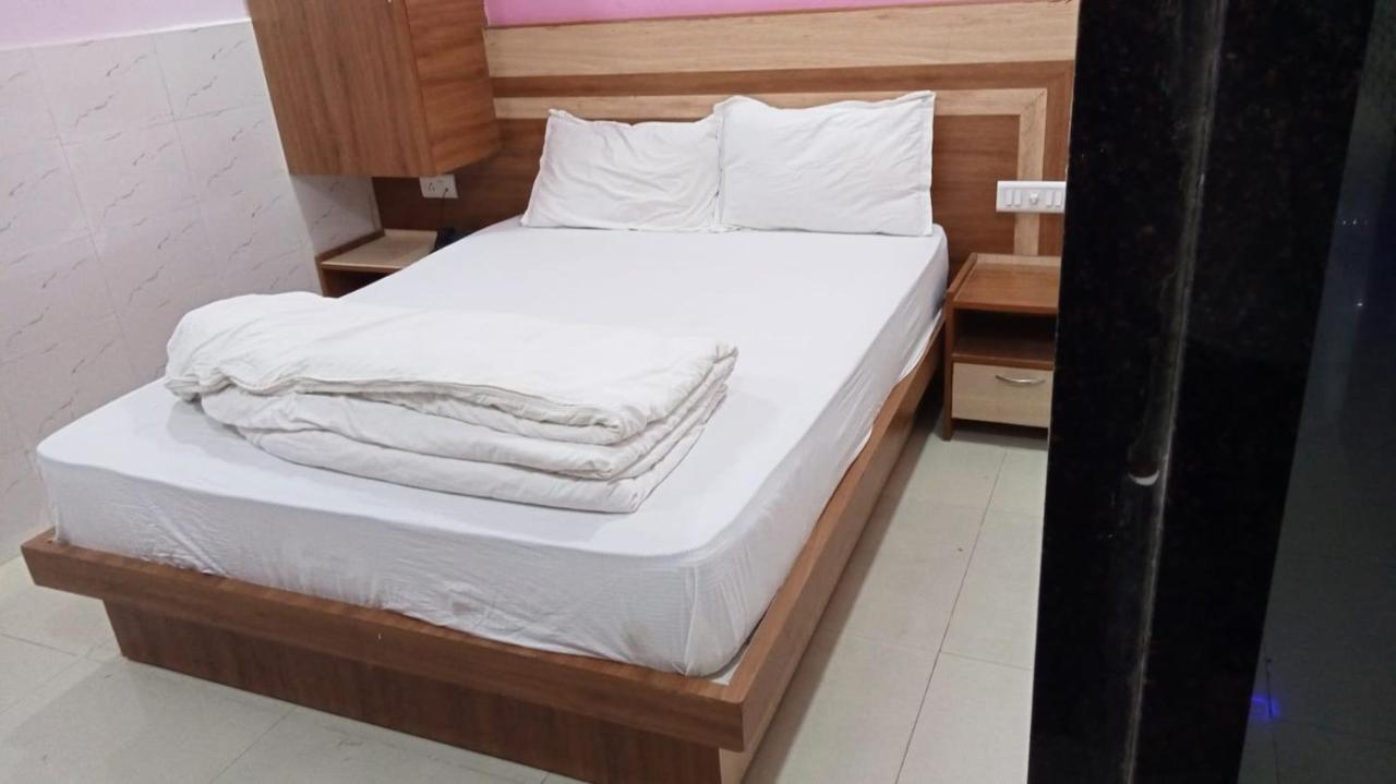 Hotel Shree Krishna Ahmedabad Exterior photo