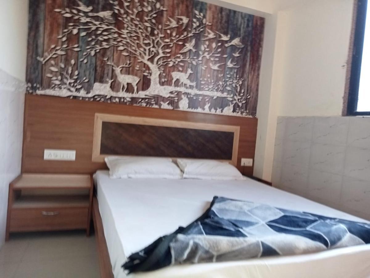 Hotel Shree Krishna Ahmedabad Exterior photo