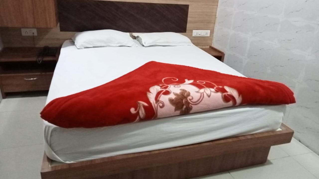 Hotel Shree Krishna Ahmedabad Exterior photo
