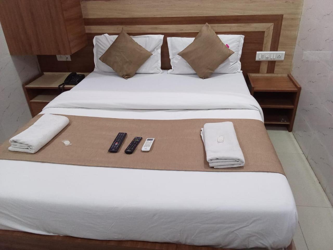 Hotel Shree Krishna Ahmedabad Exterior photo
